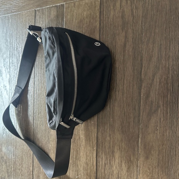 lululemon athletica Handbags - Lululemon Athletica Black Belt Bag